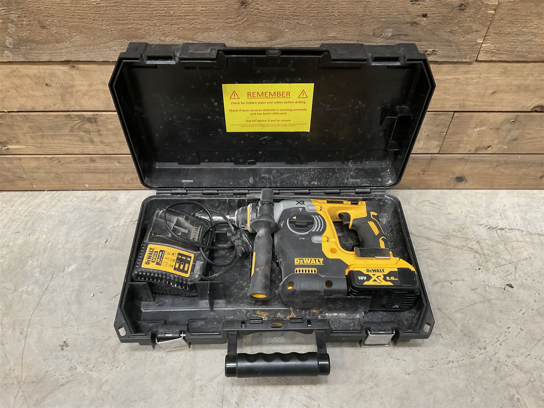 DeWalt DCH273 18V brushless hammer drill, with battery and charger