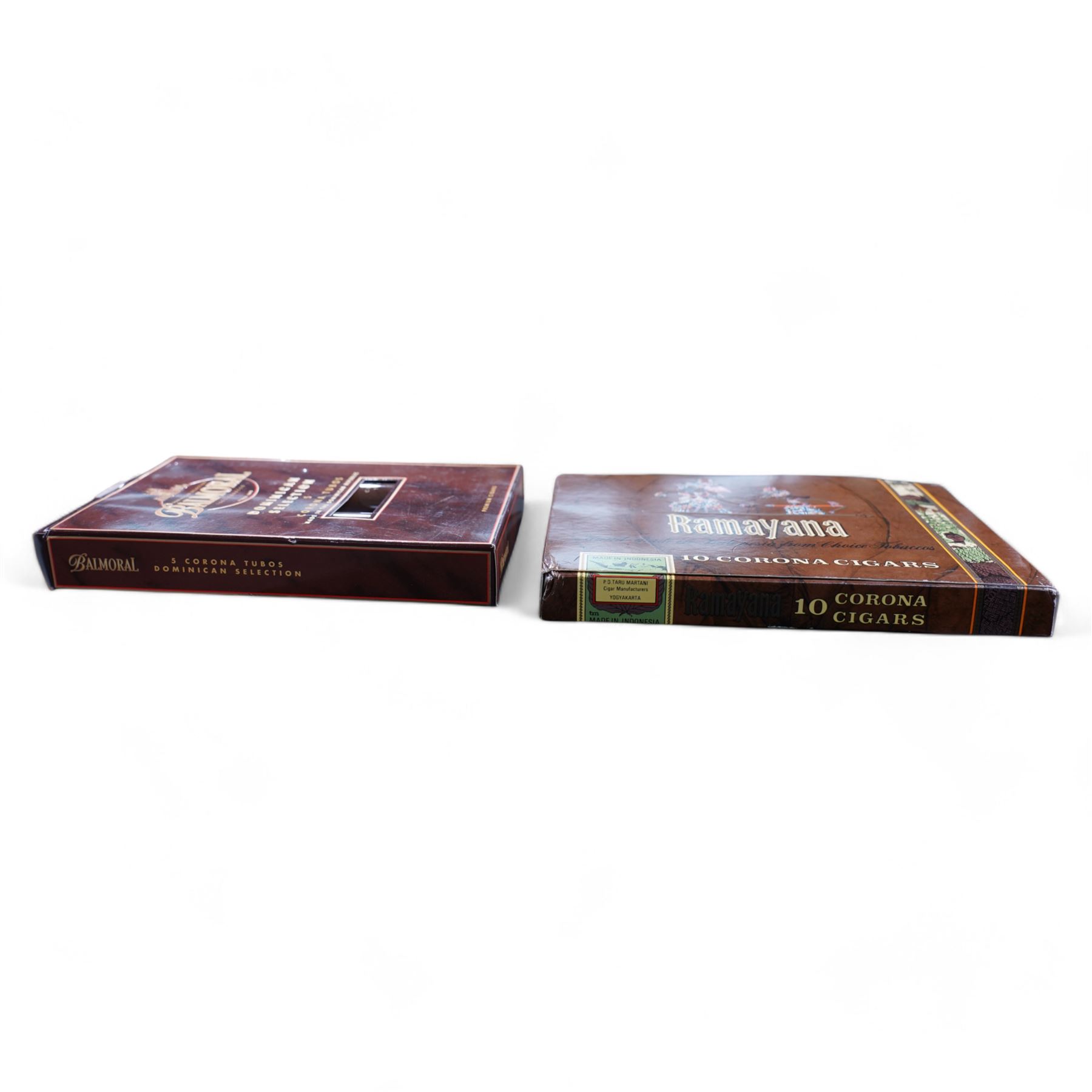 Davidoff Mini Cigarillos, Special Edition, cased, nine Romeo y Julieta cigars, four Adipati Super Corona No. 1 cigars, eight Montecristo no. 4 cigars and various mini cigars, and others, all unsealed 