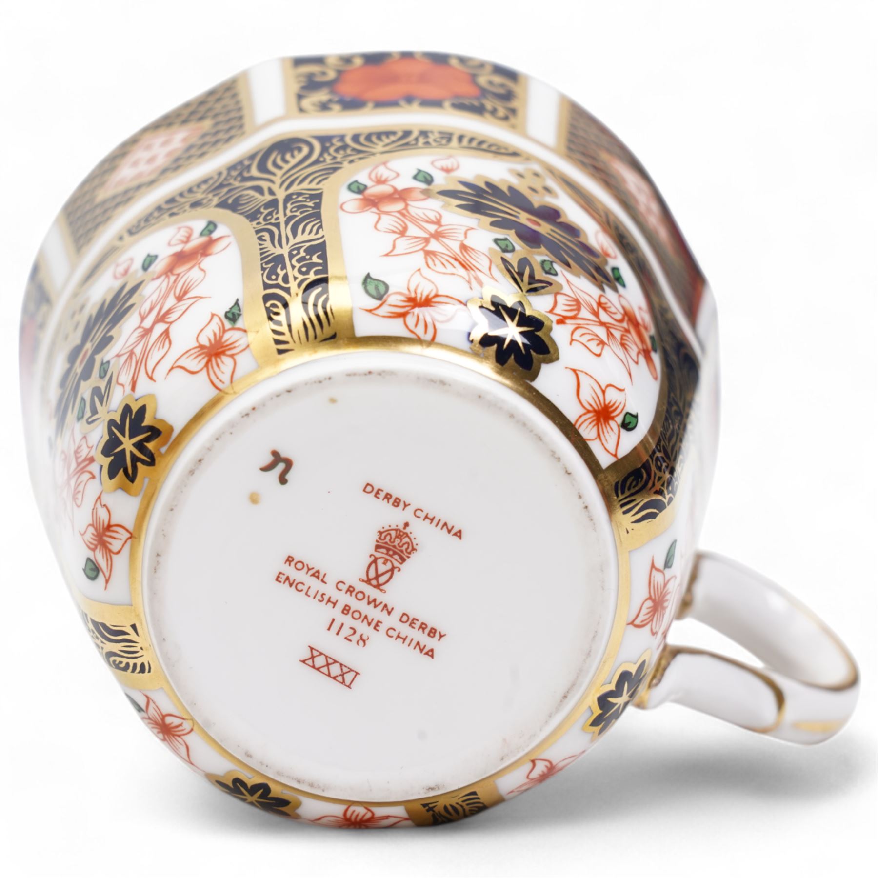 Set of six Royal Crown Derby Imari 1128 pattern tea cups and saucers