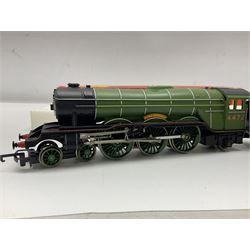 Hornby '00' gauge - Class A4 4-6-2 locomotive 'Silver Link' No.2509; in associated box; Class A3 4-6-2 locomotive 'Flying Scotsman' No.4472; box base only; and Class 4P 2-6-4 tank locomotive No.2300; box base only (3)