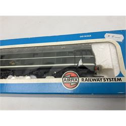'00' gauge - Lima Class 59 locomotive 'Yeoman Enterprise' No.59002; and Airfix Class 31/1 A1A-A1A locomotive No.D5531; both boxed; together with Bachmann HO Scale Yellow Brill Trolley Car No.36; boxed (3)