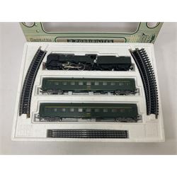Jouef ‘HO/00’ gauge - Flandre Riviera electric train set ref.7655; Class 40 ‘Empress of Britain’ D120 locomotive in BR green ref.8913; one SNCF coach ref.5293; all in original boxes; four further loose navy blue Compagnie Internationale coaches comprising three sleeping cars and one luggage car (7) 