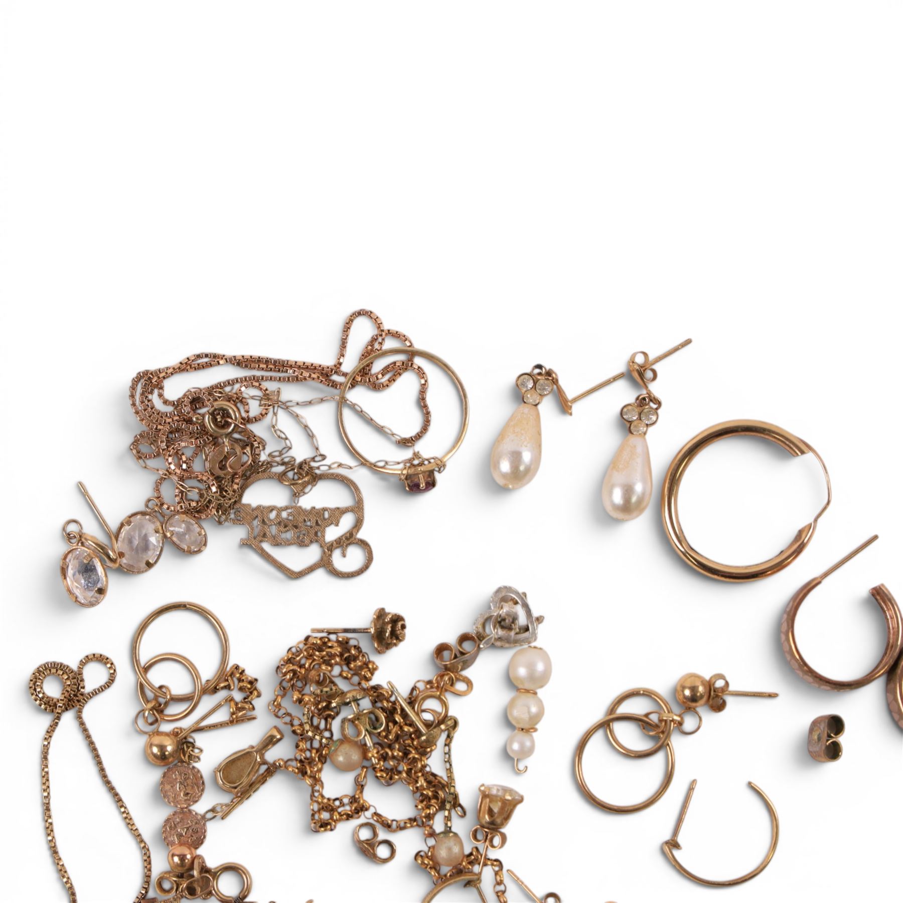 9ct gold jewellery, including earrings, ring, pendant necklace and oddments, together with some gilt earrings