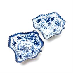 Two Bow porcelain leaf shaped pickle dishes, painted with rare grapevine pattern, c1760, W8.5cm 