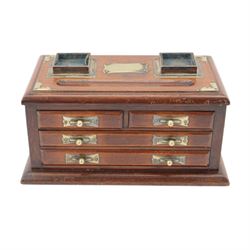 Desk top chest of drawers, two short over two long drawers, the top with pen holder and two silver plated inkwell holders, with handles to the side, H20cm, L38cm