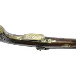 19th century double-barrelled percussion pistol, with over and under, barrels,backward spring locks, engraved with floral motifs, chequered wooden grip with engraved butt cap, side of the barrels ramrod holder, L37cm
