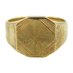 9ct gold octagonal signet ring with engine turned decoration, London 1967