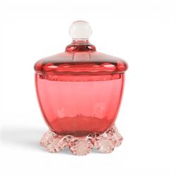 Victorian oil lamp, with etched shade with fluted rim, above a cranberry reservoir, on twisted brass pedestal and decorative base, together with cranberry glass jar, lamp H72cm 