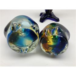 Murano glass clown, together with two glass penguin paperweights, clown H28cm