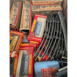 Hornby 00 gauge Flying Scotsman electric train set, American Flyer locomotive and rolling stock, Hornby wagons and other model railway accessories
