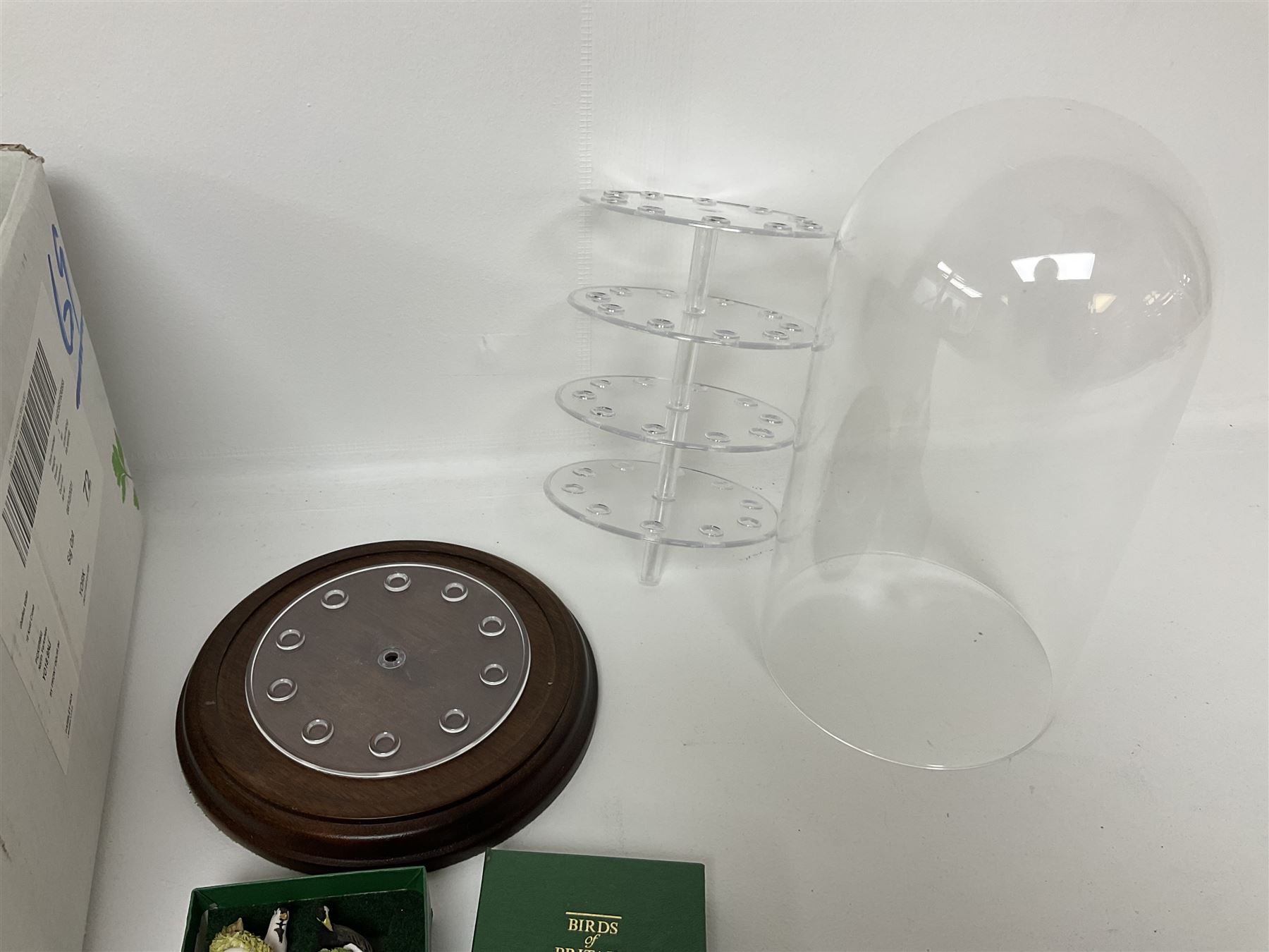 Collection of Birds of Britain collectors thimbles, predominantly boxed, with booklet and stand