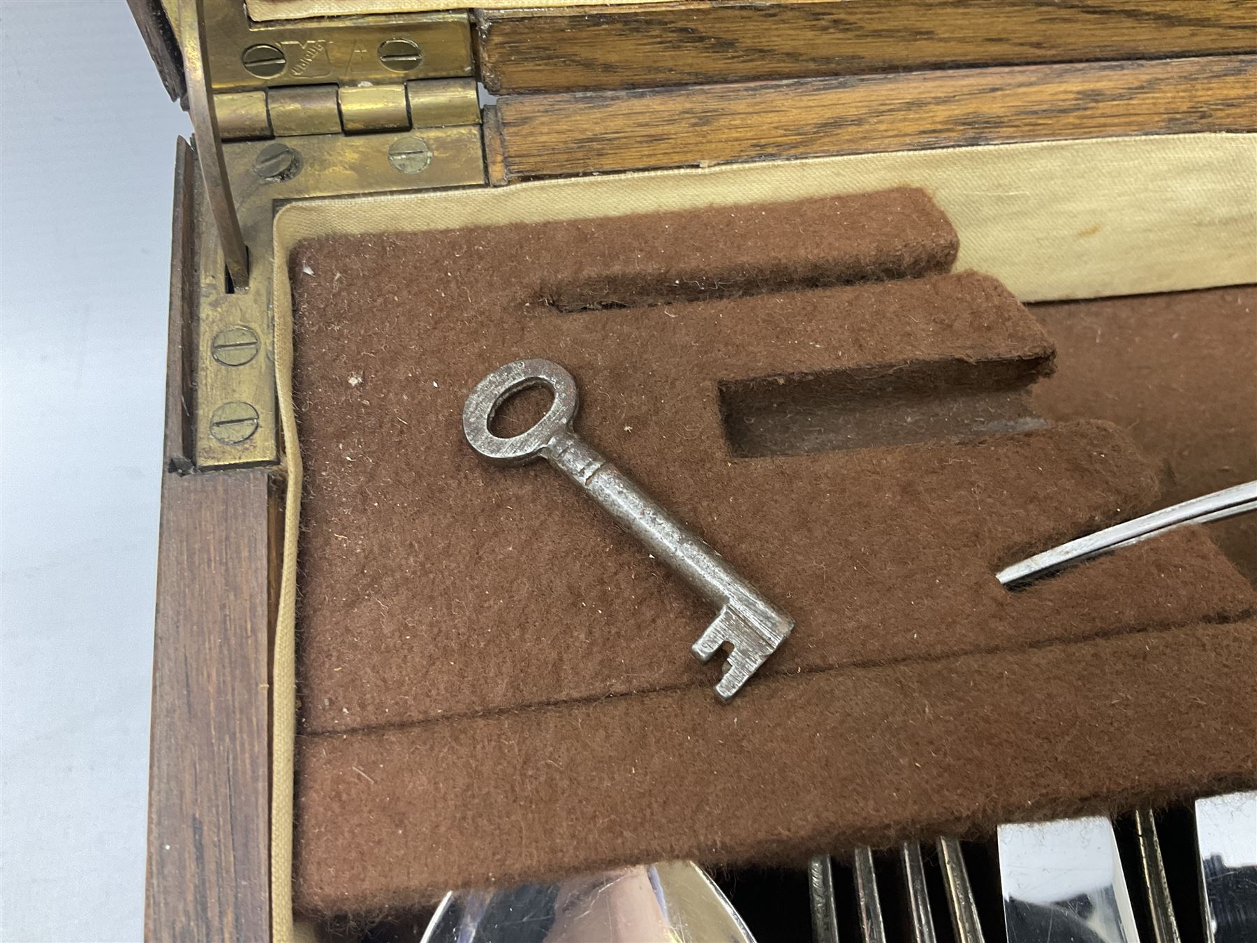 Twelve place setting canteen of cutlery by Lee & Wigfull Ltd, cased in an oak  chest, with key, meat carvers are missing, H18cm, L44cm 