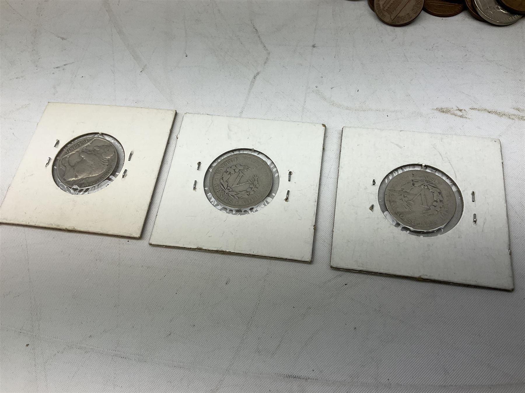 Mostly United States of America coinage, including 1828 one cent, buffalo nickels, various half dollar and dollar coins etc