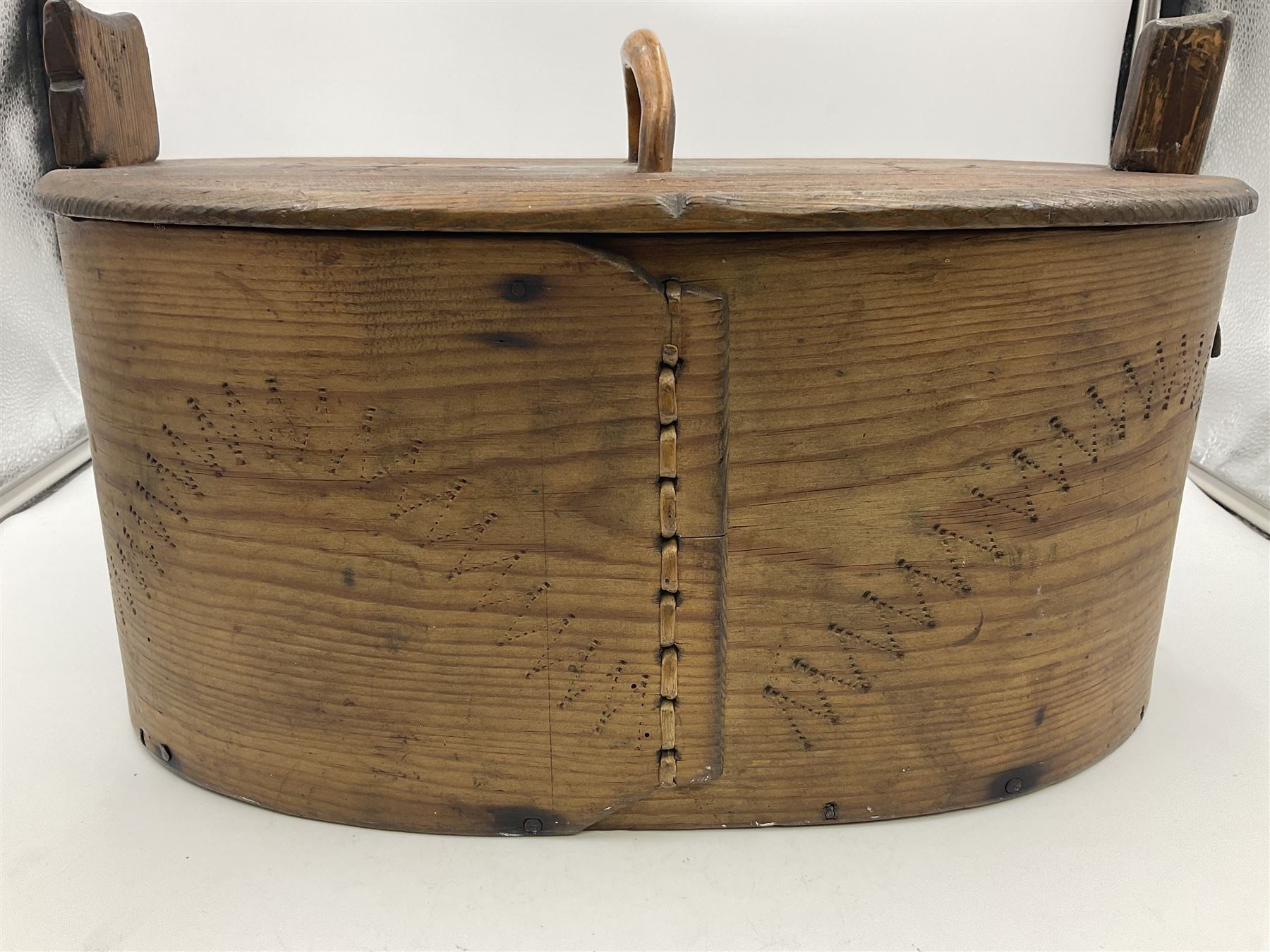 19th century Scandinavian Svepask / Tine box, the pine oval form body with notched posts and conforming lid decorated with Folk Art style pokerwork decoration and single carry handle, L38cm