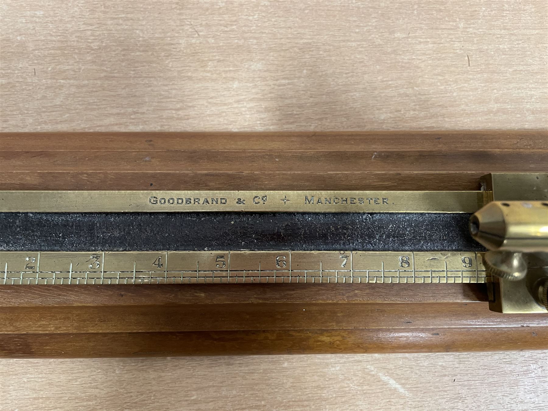 19th/ early 20th century brass and walnut yarn twist tester by Goodbrand & Co. Manchester, L49cm 