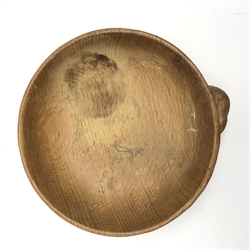 'Mouseman' small oak nut bowl by Robert Thompson of Kilburn, D16cm