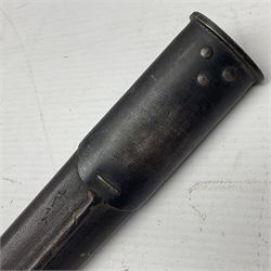WW1 British pattern 1907 bayonet by Sanderson with 43cm fullered steel blade, various marks to ricasso including date 12-16; in steel mounted leather covered scabbard L58cm overall