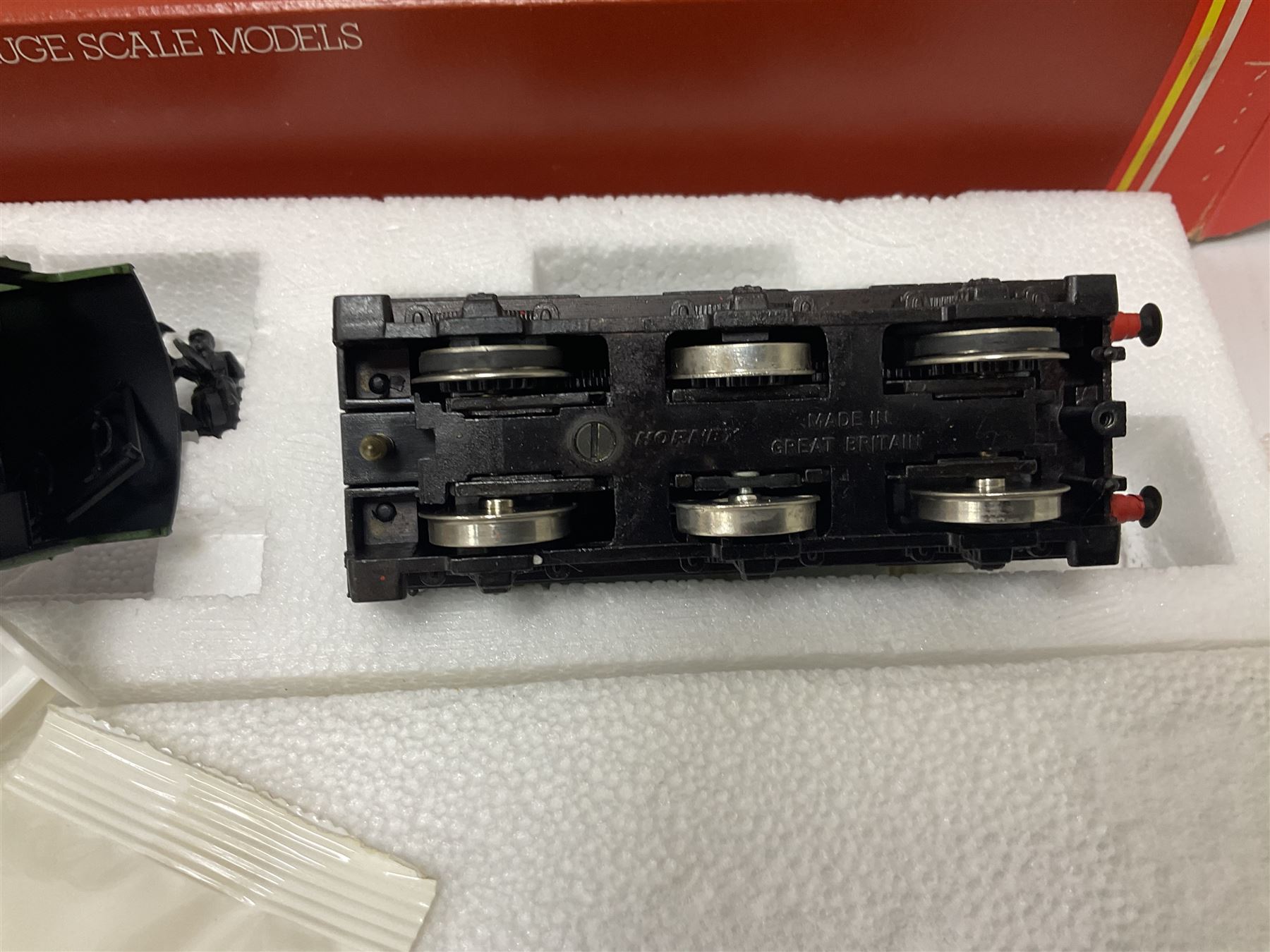 Hornby ‘00’ gauge - Class B17 4-6-0 ‘Manchester United’ locomotive no.2862 in LNER green; Class B17 4-6-0 ‘Leeds United’ locomotive no.61656 in BR green; Class D41/1 4-4-0 ‘Yorkshire’ locomotive no. 62700; Class 49/1 4-4-0 ‘Cheshire’ locomotive no.2753 in LNER green; in original boxes (4) 