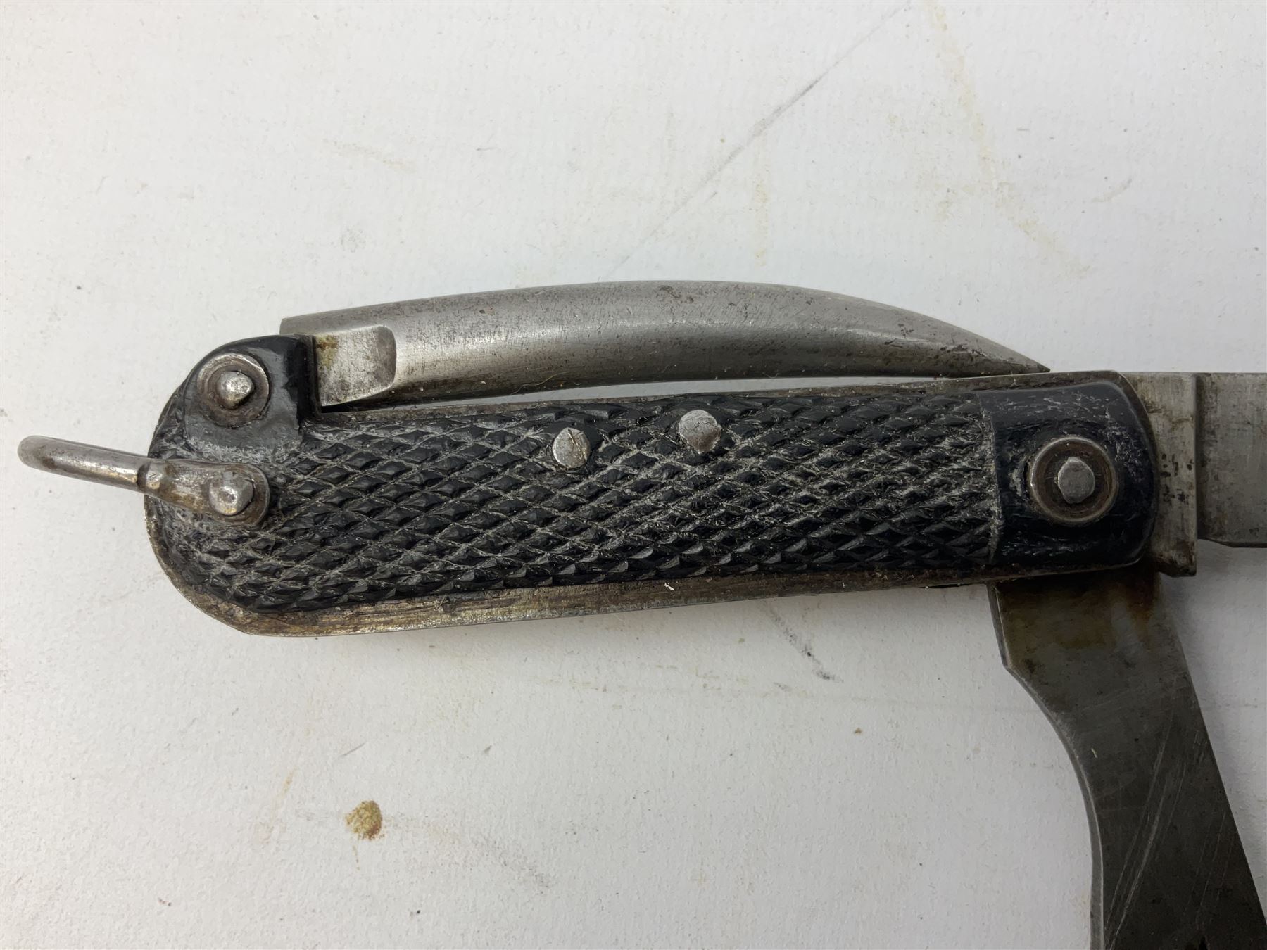 WW2 British army folding jack/clasp knife, the blade marked A.H. Bisby & Co Ltd Sheffield with broad arrow and date 1944, marlin spike and can opener; and British Navy seaman's rope pocket knife, the blade marked Venture H.M. Slater Sheffield (2)