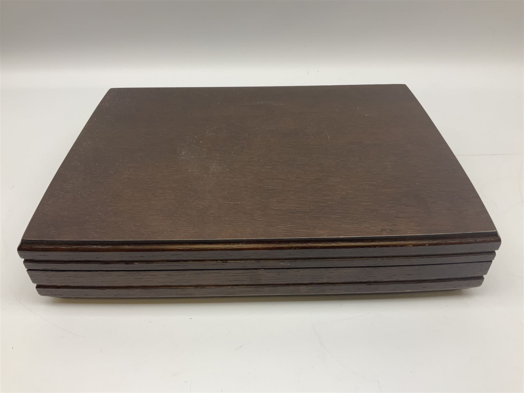 Case canteen of Oneida Community silver plated cutlery in the Mansion House pattern, sixty piece canteen