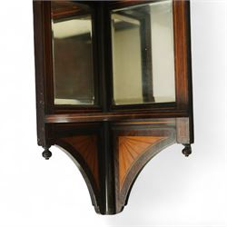 Edwardian mahogany corner two-tier shelf, with two bevelled mirrored panels on each tier, and an arched pediment with turned finals and decorative fan-shaped satinwood inlay with boxwood stringing, shaped lower apron also with satinwood fan inlay 