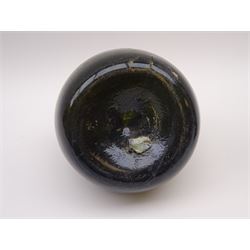 18th century green glass bottle, of onion form, H15cm, together with an 18th century green glass wine bottle, with seal depicting a boar beneath a crown, probably the Edgcumbe Crest, H27cm