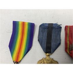 Five WW1 Belgian medals - two Croix-De-Guerre, one with MID leaves, L'Union Fait La Force, Herinnerings 1914-18 Commemorative medal and Victory Medal; all with ribbons