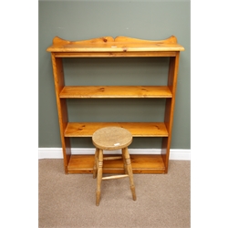 Pine open bookcase, three shelves, shaped solid end supports (W99cm, H121cm, D25cm) and a small stool (2)  