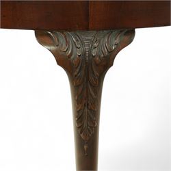 Early 20th century mahogany circular occasional table, moulded top with gadroon edge over carved cabriole legs with acanthus decoration to the knees, terminating in claw and ball feet