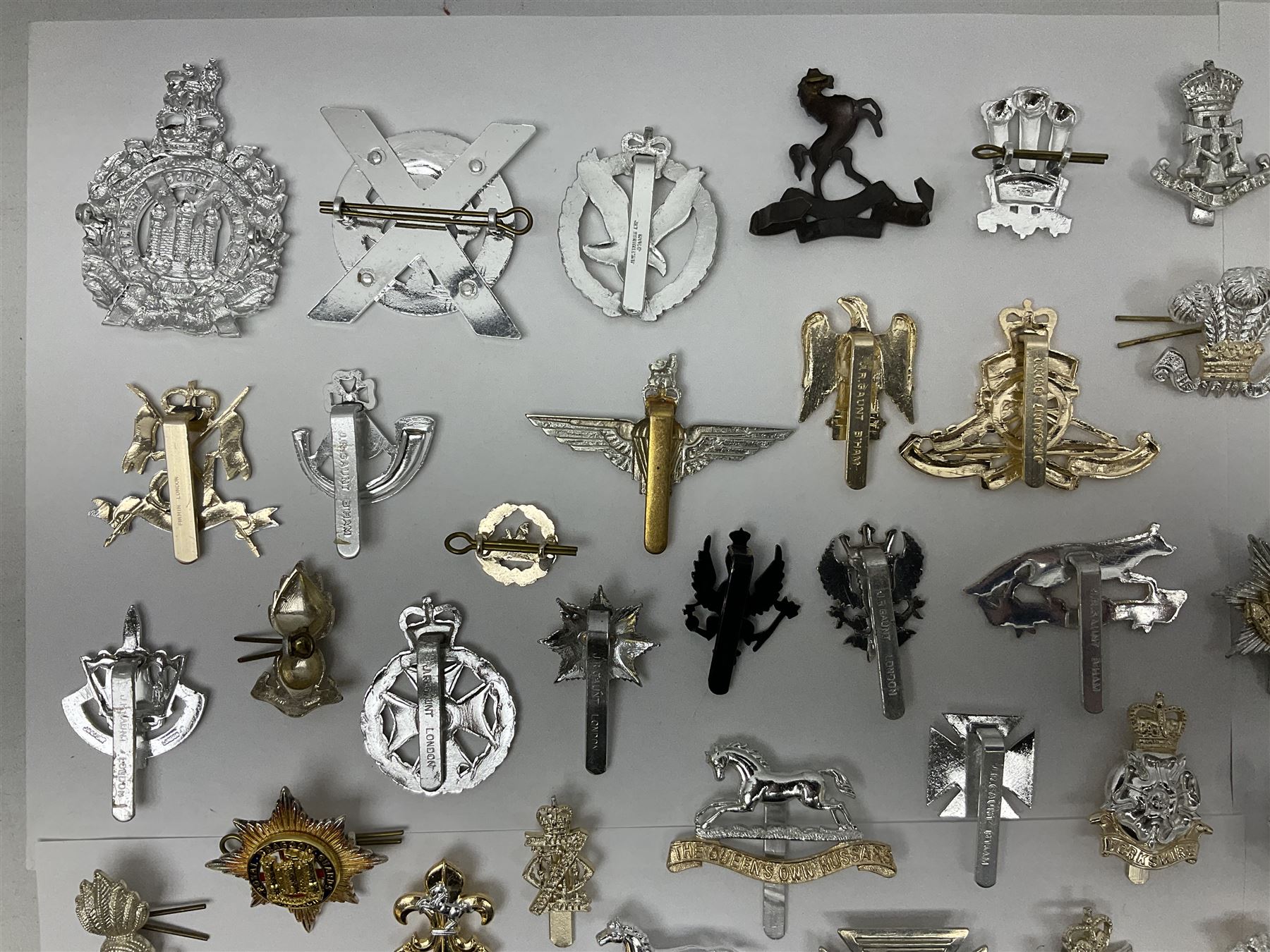 Military badges - approximately eighty predominantly staybrite glengarry, cap and collar badges and small quantity of plastic badges