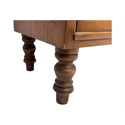 Late Victorian mahogany chest of drawers, with rectangular top over two short and three long graduated drawers, each fitted with ebonised turned knob handles and keyholes, raised on turned supports
