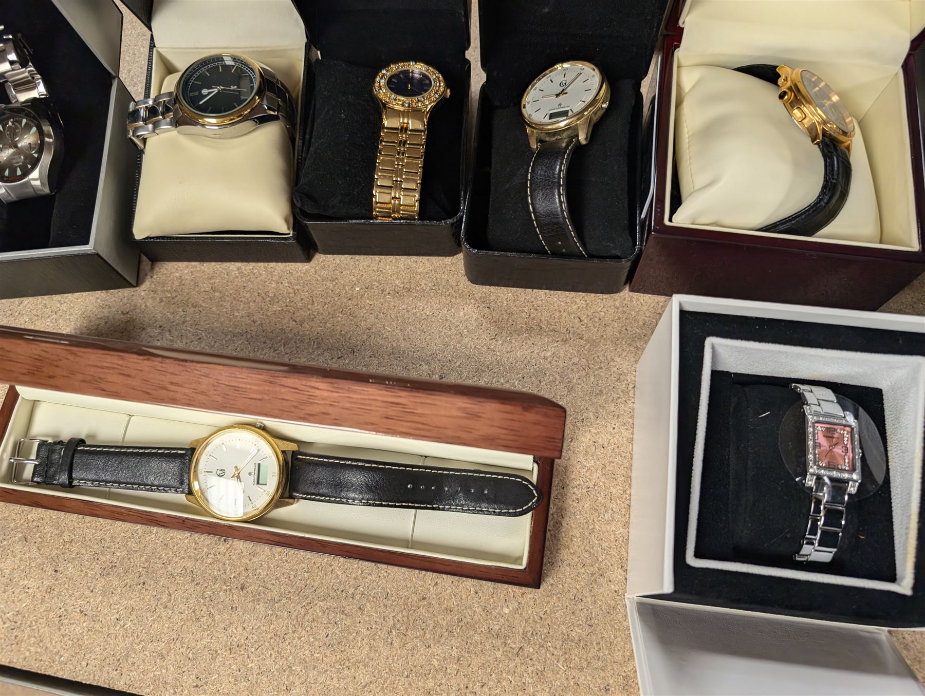 Collection of approx 30 quartz watches including Sekonda, Tungsten, Citizen, Van Heusen, Gianni Ricci and Gianni Sabatini