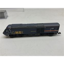Graham Farish/Bachmann 'N' gauge - HST 125 three-car set with 'Stirling Castle' and 'Kingdom of Fife' locomotives; each separately boxed and together in one slip case