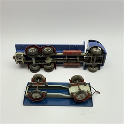 Shackleton Models - unboxed and playworn die-cast Foden FG ten-wheel flatbed lorry in blue and red with grey chassis and 'silver' hubs, fitted clockwork mechanism with key; and Dyson 8-ton draw-back trailer in matching colours (2)