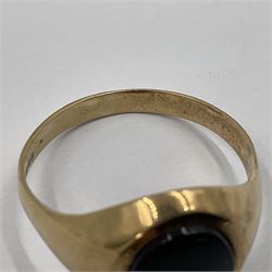 9ct gold oval black onyx signet ring, hallmarked 