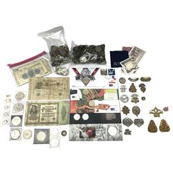 Great British and World coins including approximately 150 grams of pre 1947 silver coins, pre-decimal coinage, commemorative crowns, 1995 '50th Anniversary of the End of the Second World War' two pound coin cover etc, small number of banknotes and various military cap badges