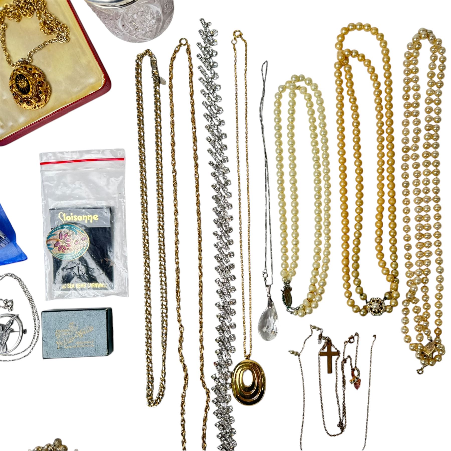 9ct gold brooch, simulated pearl necklace with a 9ct gold clasp, silver brooch, costume jewellery, and silver topped jar