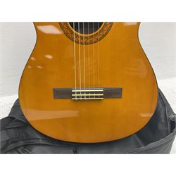 Yamaha CX40 electro-acoustic guitar L102cm in Tanglewood soft Gig-Bag