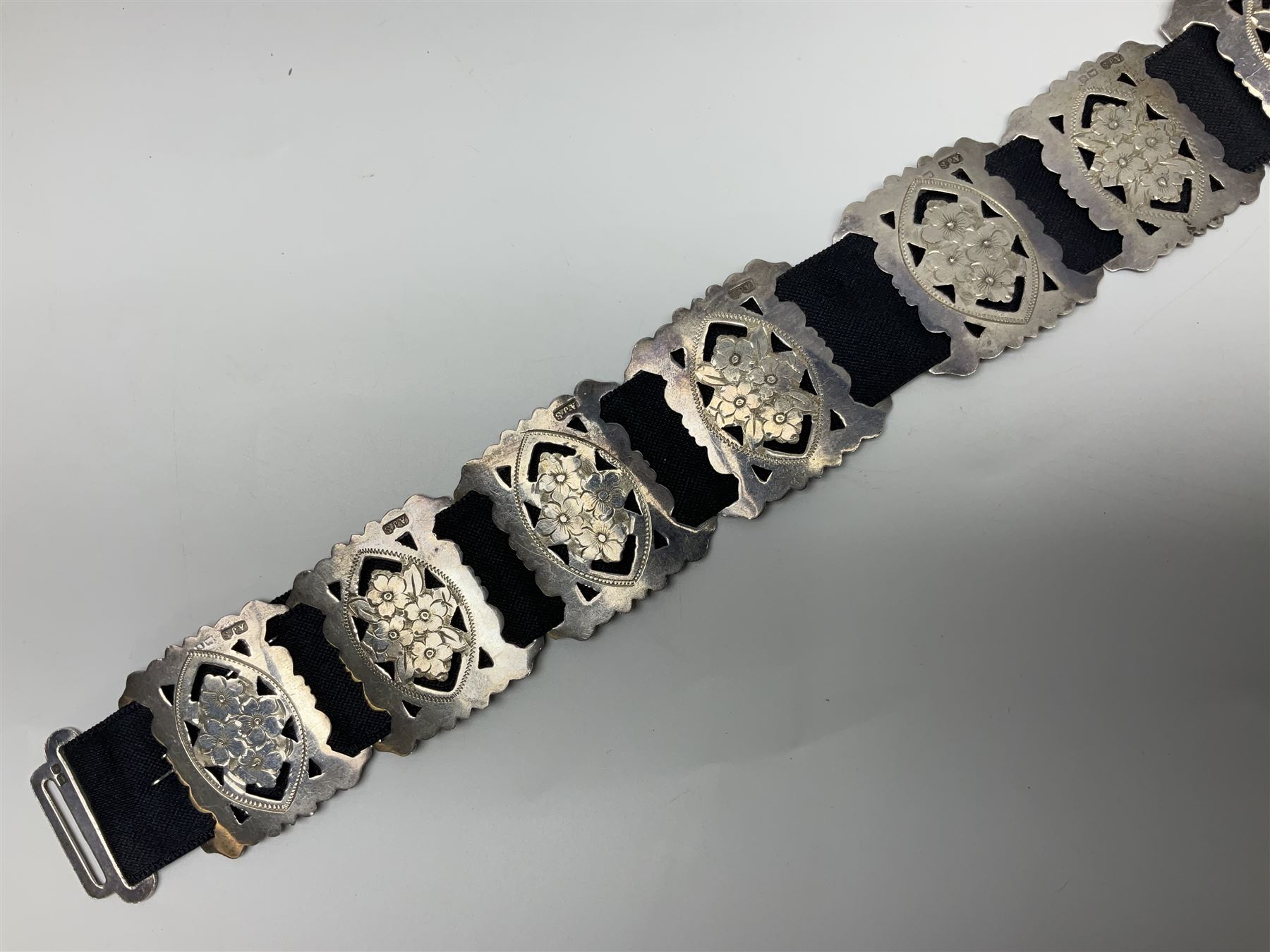 Art Nouveau silver belt, with two buckles, each depicting a female figure in profile and twelve engraved floral openwork panels, hallmarked Arthur Johnson Smith, Chester 1907, L60cm