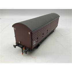 Heljan '0' gauge - Mobil Charringtons red fuel oil Tank no. 1005 and a Railfreight VAA Van in later Bauxite (2)