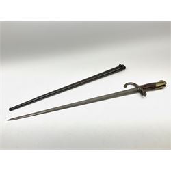 French Model 1874 epee/gras bayonet the 52cm steel piped back blade inscribed Paris Oudry 1879, in original scabbard, both numbered FH 57747, L66cm overall
