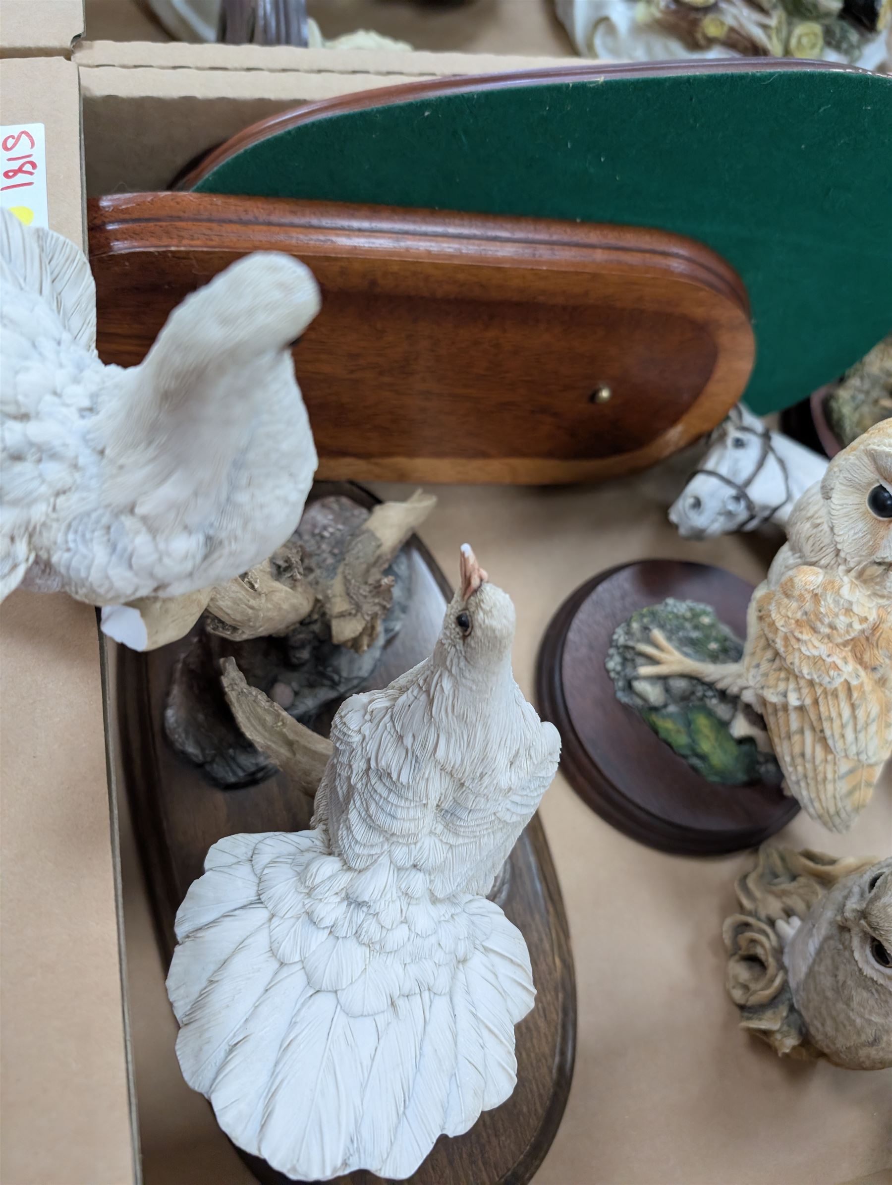 Collection of figures, including Border Fine Arts Grey Thoroughbred Stallion, Capodimonte Heron and Tramp, etc