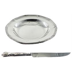 Edwardian silver dish, of circular form with reed and ribbon edge, hallmarked Goldsmiths & Silversmiths Co Ltd, London 19054, D25cm, together with a modern silver handled Queens pattern bead knife, hallmarked Harrison Brothers, Sheffield 1982, approximate weight of bowl 18.31 ozt (569.8 grams)