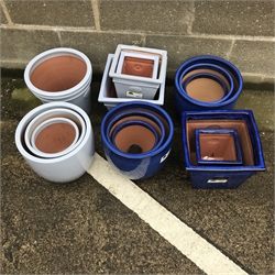  A quantity of glazed ceramic pots (15)  
