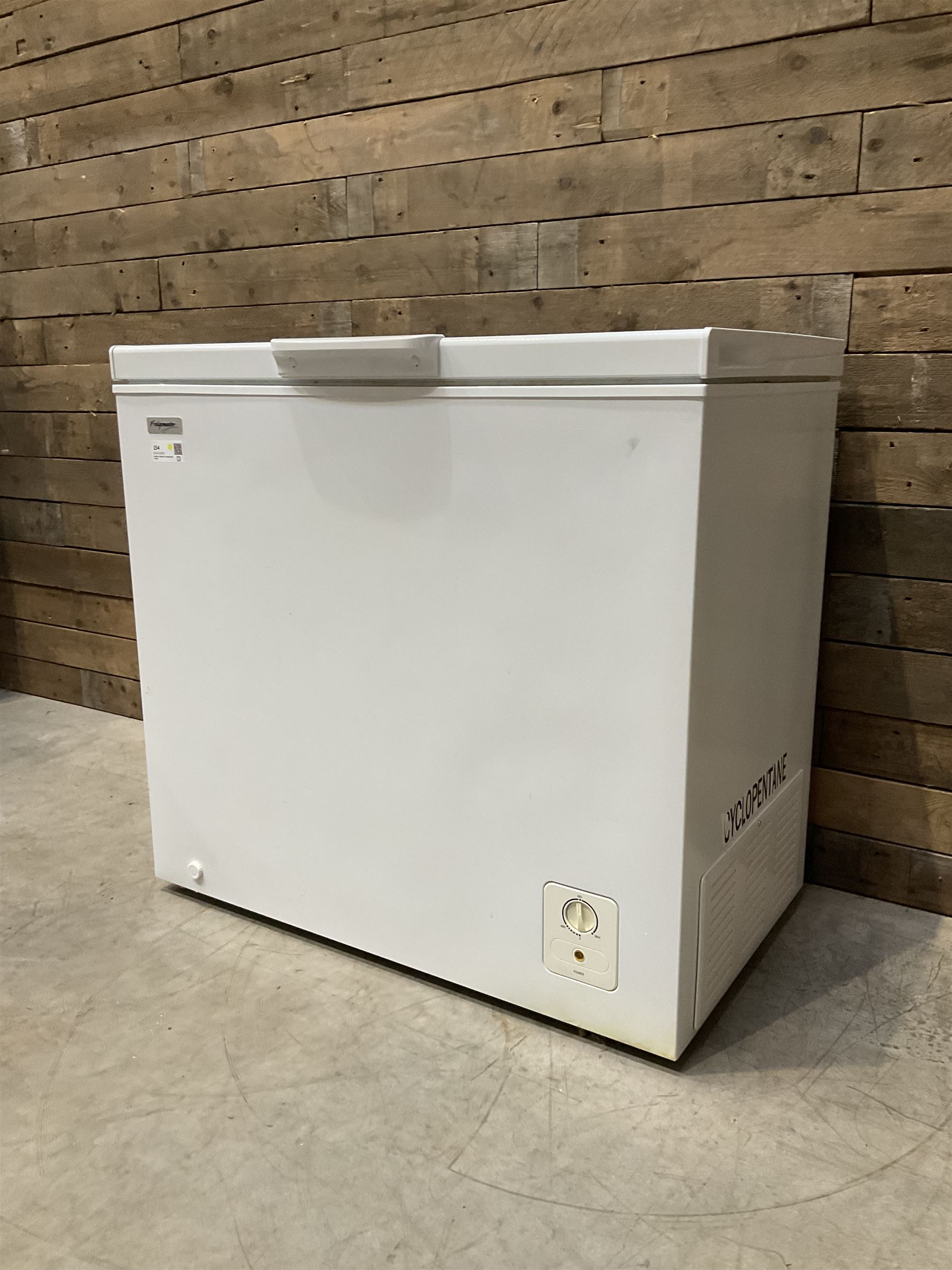 Fridgemaster MCF 194 chest freezer