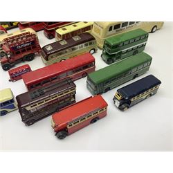Thirty-one modern die-cast models of buses, coaches and wagons of various scales by EFE, Lledo, Oxford Die-Cast, Atlas etc, to include EFE 15702, 15704 and 15708 boxed; further models are unboxed 