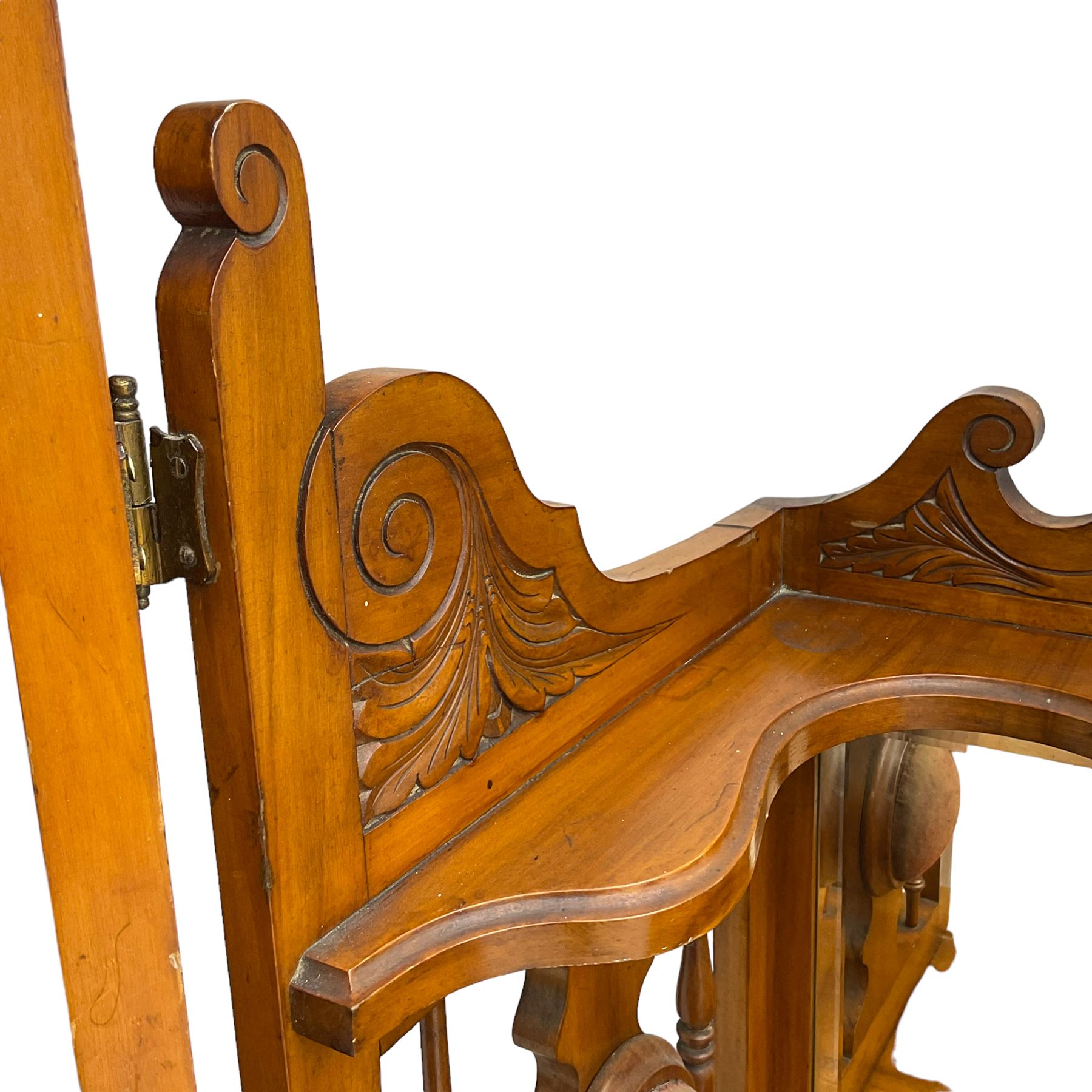 Edwardian satin walnut dressing chest, raised triple swing mirror back with trinket drawers, two short and two long drawers