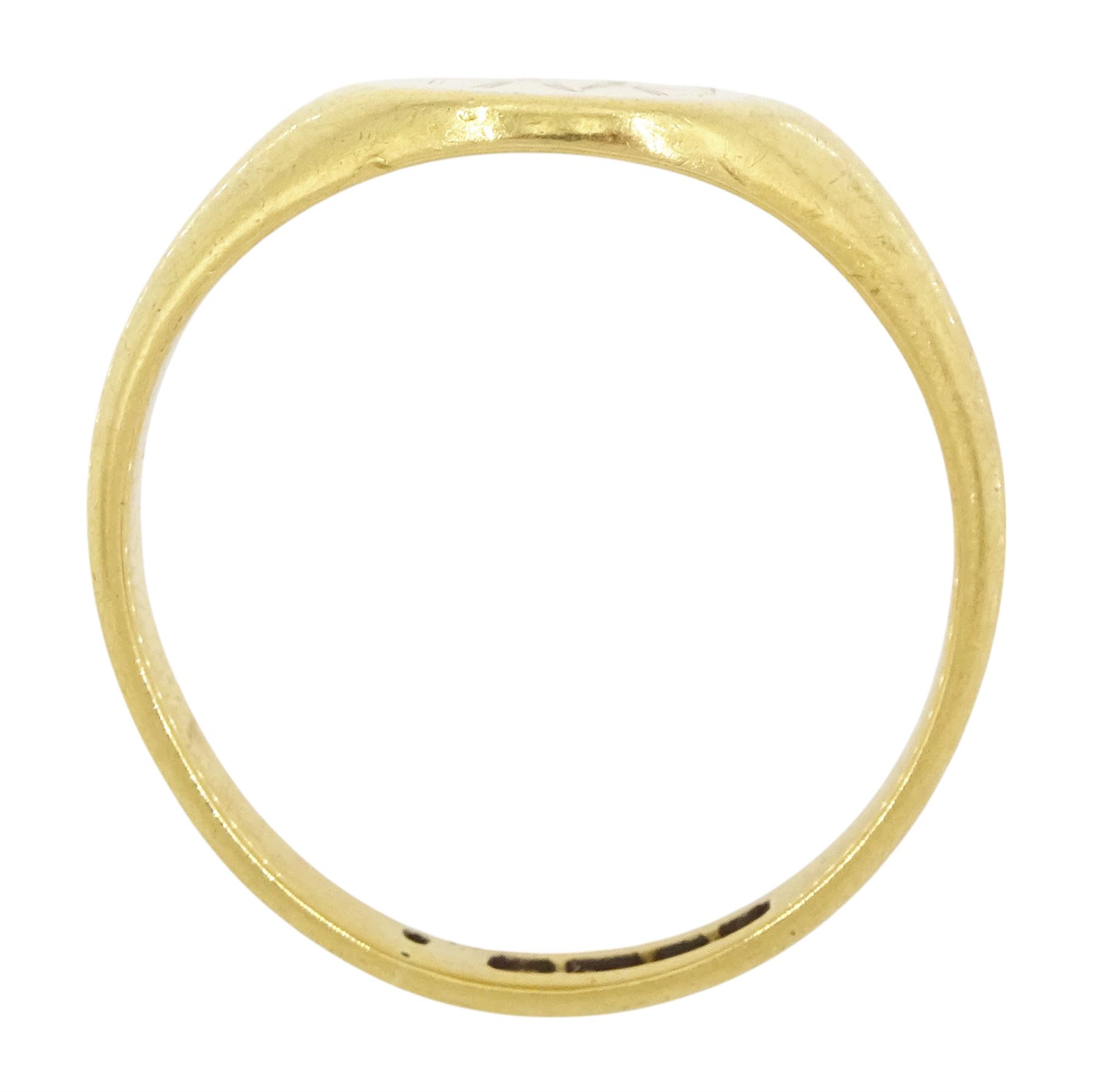Early 20th century 18ct gold signet ring, with engraved initials, Birmingham 1928