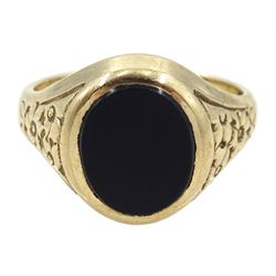 9ct gold black onyx signet ring, Birmingham 1972