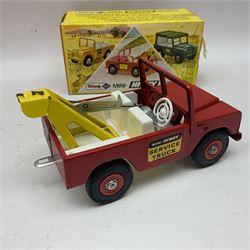 Tri-Ang - Mini Hi-Way Series tin-plate Land Rover with Canopy and Service Truck in red; both in original boxes 